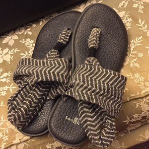 Sanuk Black Chevron Yoga Sling